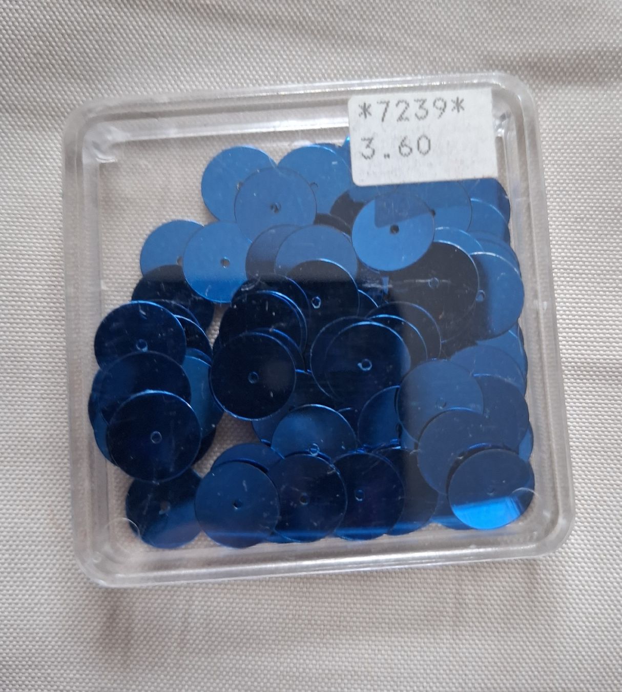 Kit bricolage: Blaue Pailletten – Usato da Dietikon venduto da Hirschkopf 2