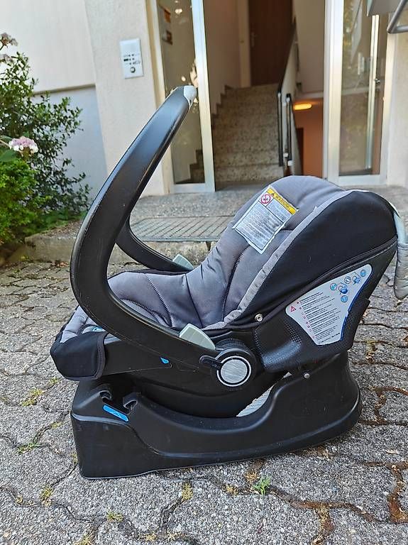 Sièges auto: Chicco Babyschale (0 - 13 kg) – D'occasion à Steinhausen par mas_cm97 1