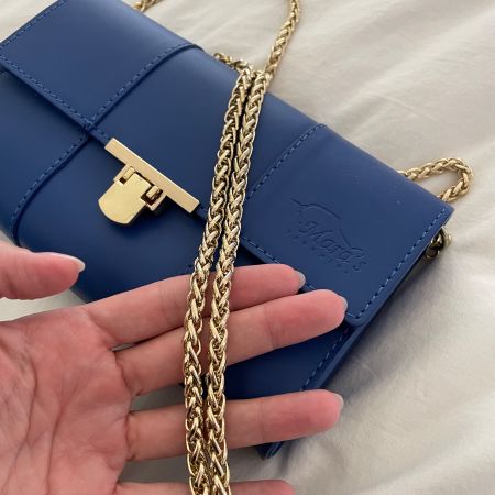 Echtleder-Handtasche in Blau, in sehr gutem Zustand.