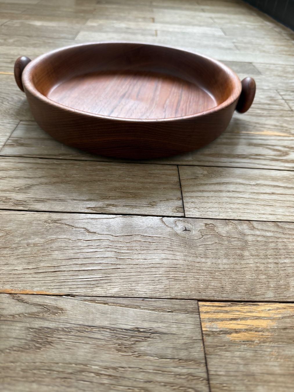 Piatti di portata: Rundes Vintage Teaktableau – Usato da Luzern venduto da Mamutpe