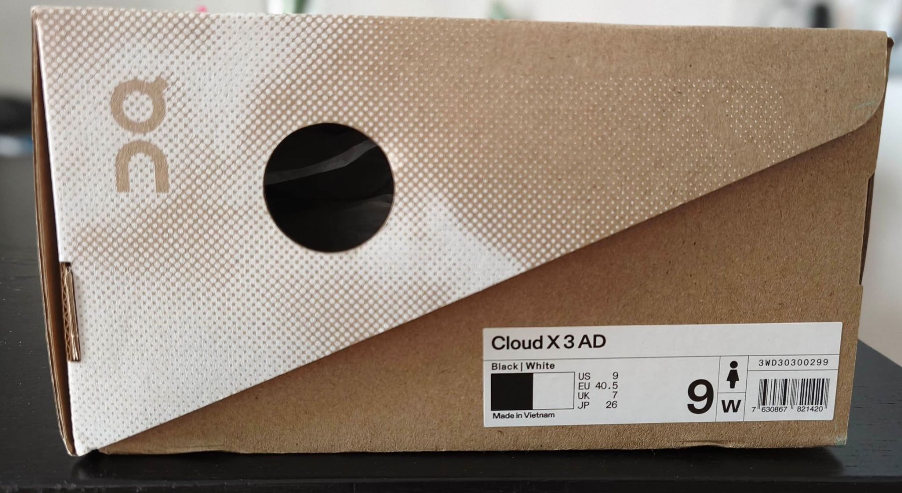 On Scarpe da donna: ON CLOUD X 3 AD Damen Schwarz/ Weiss – Usato da Zürich venduto da peep84 5