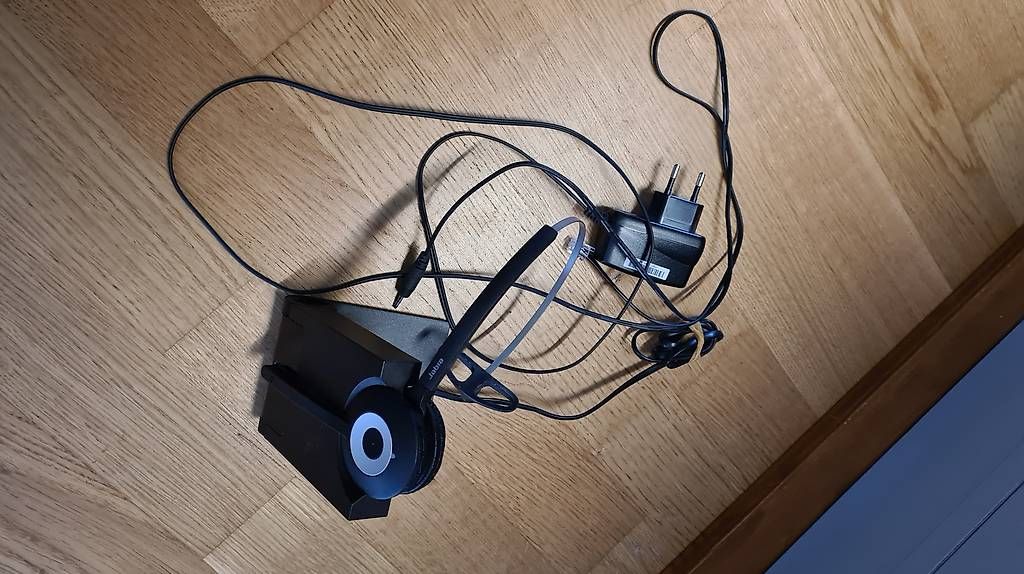 Cuffie: Headset – Usato da Zuerich venduto da Goldfisch737 1