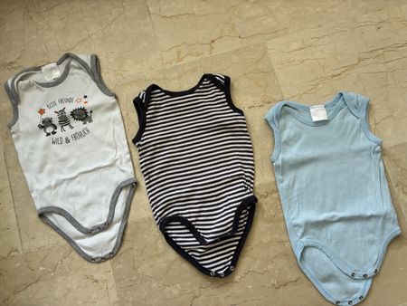 3 Baby Bodys ärmellos, Gr. 74