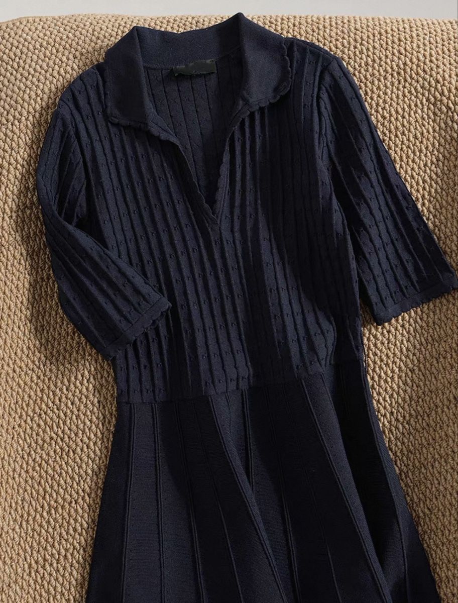 Kleider: Strickkleid, marineblau, Kragen, Kurzarm – Neu und originalverpackt aus Veyras von ValClasse 2
