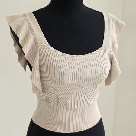 Wunderschöne Rippen-Top mit Rüschenärmeln, Gr. M, beige 🧚‍♀