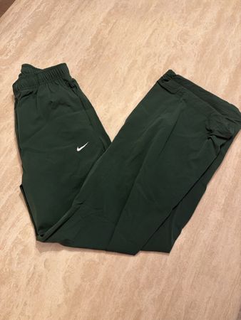 Nike Hose Damen Grösse S dunkelgrün neuwertig