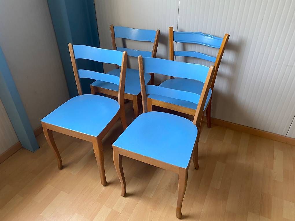 Chaises: 4 chaises bleues en bois – D'occasion à Chamoson par a_laroyale