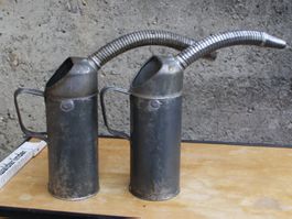 2 VINTAGE 1 LITER ÖLKANNEN MIT RÜSSEL