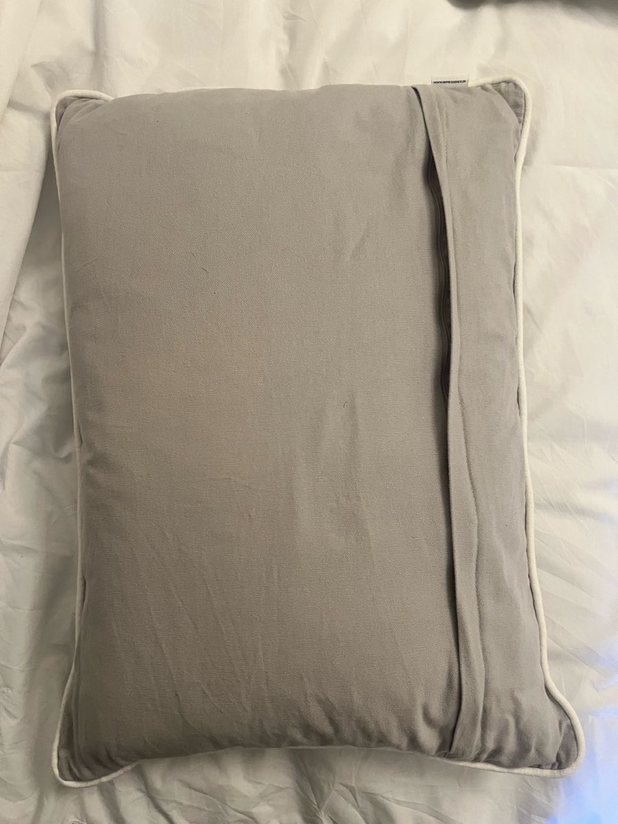 Cuscini: Grey Decorative Pillows: "Love," "Happiness," "&" 3-Set – Usato da Zürich venduto da ginag2684 3