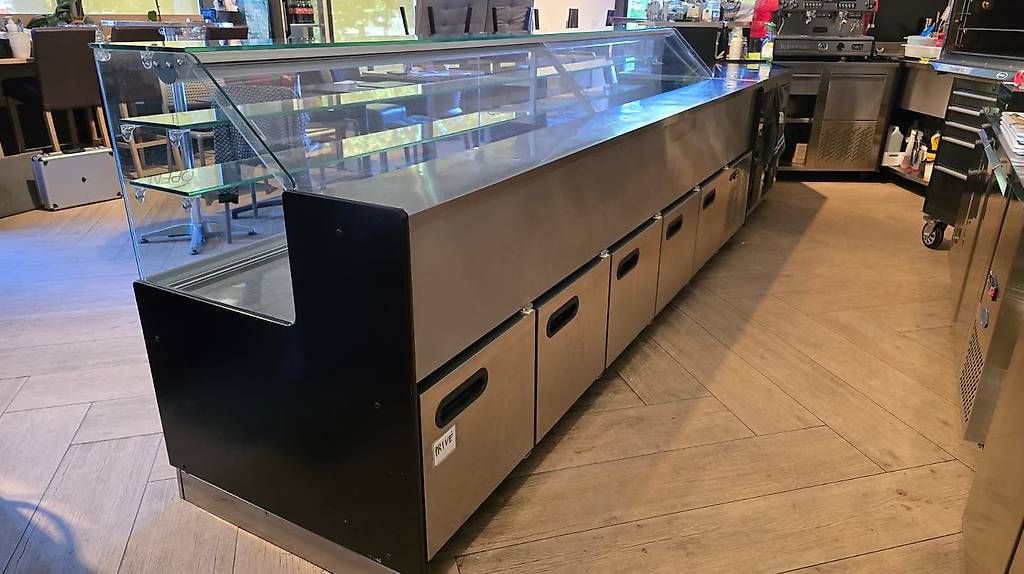 Réfrigérateurs: Vitrine réfrigérée avec compartiments intégrés – D'occasion à Versoix par oliviera71 1