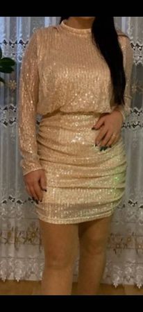 Goldenes Kleid