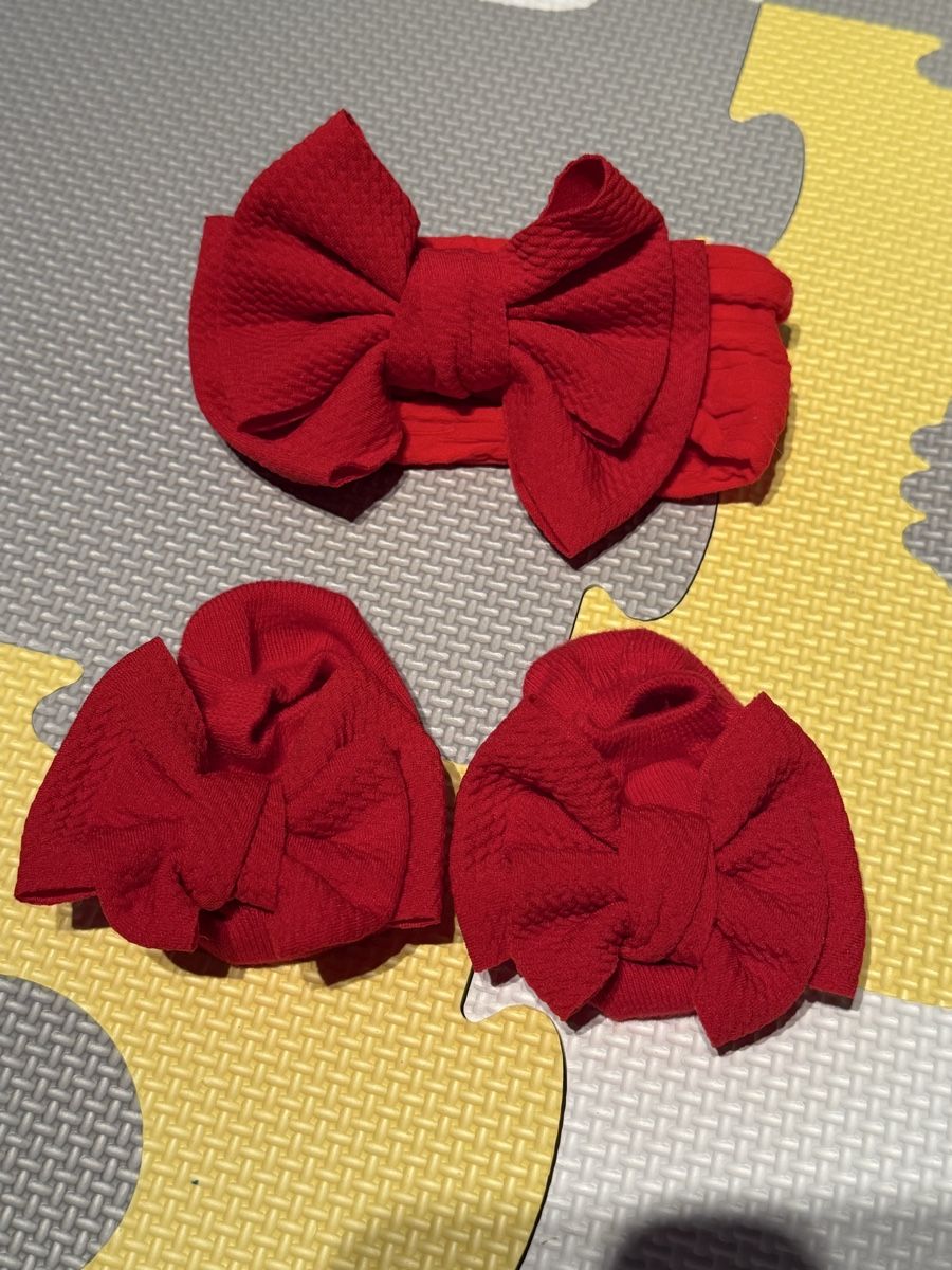 Accessori per capelli: Festive Red Bow Headband and Booties Set - Adorable! – Usato da Uerkheim venduto da yak_5tb7 1