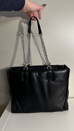 Schwarze Handtasche mit Kette, neuwertig!