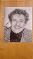 Jerry Stiller, Original Autogramm auf Grossfoto in s/w