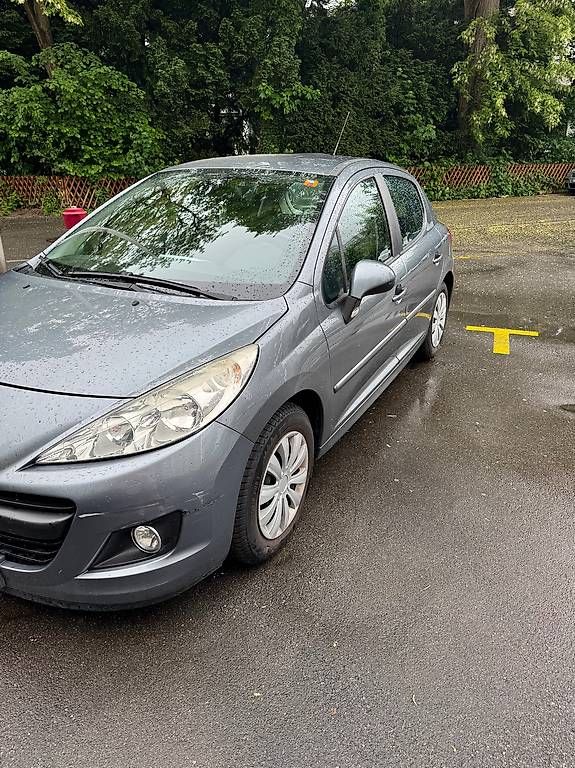 Peugeot Automobili: peugeot 207 1.6i 16v – Usato da Wettingen venduto da ika_ct6j 1