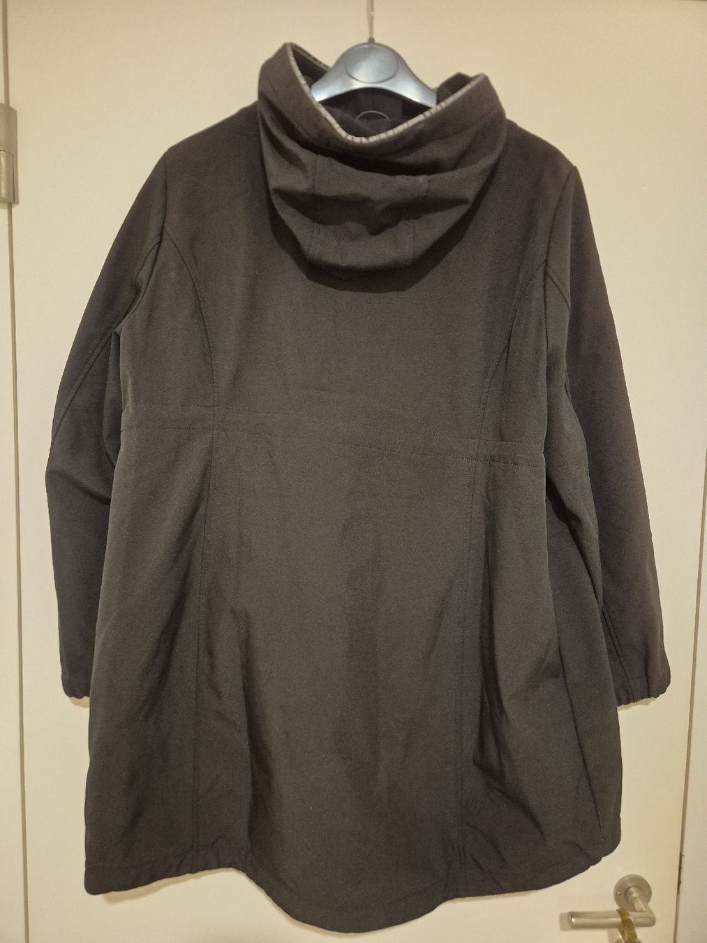 C&A Giacche: C&A MAMA Softshell Umstandsjacke Schwarz Gr. 46 – Usato da Rotkreuz venduto da felixbucher01 1