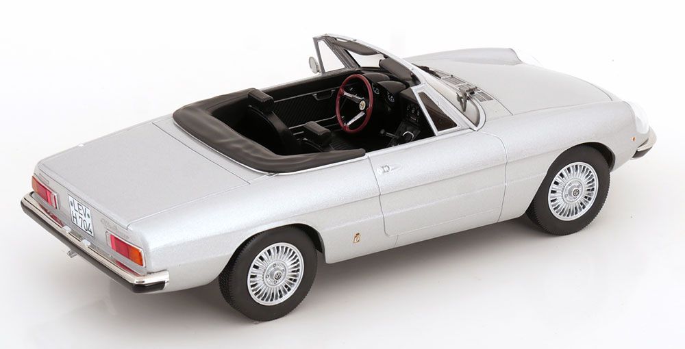 Alfa Romeo Modellini d'auto: ALFA ROMEO 2000 SPIDER 1973 HELLGRAU1:18 NOREV – Nuovo e nell'imballaggio originale da Suhr venduto da Moebelsiralfred 1