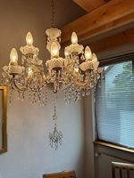 Eleganter Kristallkronleuchter mit Glasblüten - 6-flammig