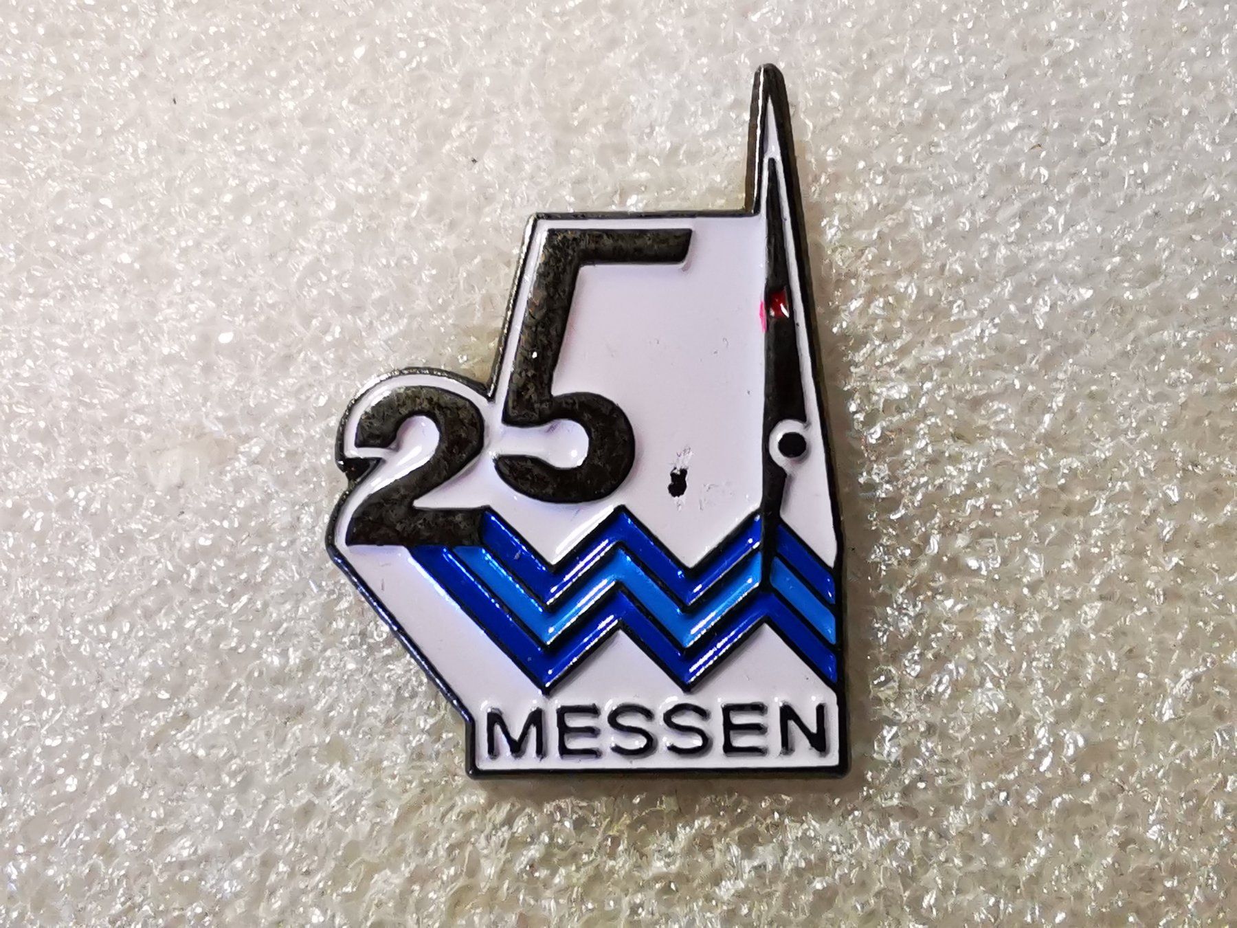 Placchette & Badge: Ansteckpin 25: 25 Jahre Messen – Usato da Oppligen venduto da Pin-Fall-Shop