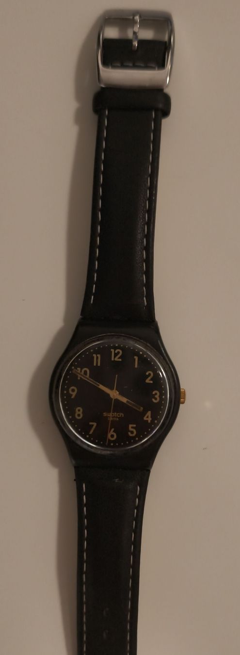 Swatch Montres: Swatch Watch Black Leather Strap Analog – D'occasion à Bellmund par jea_9xst
