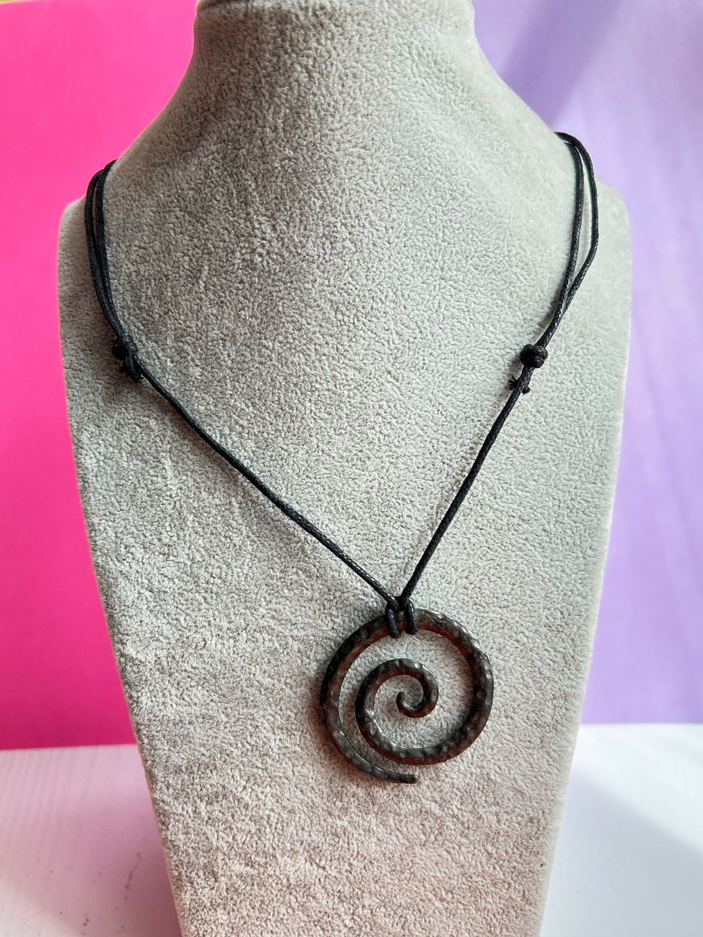 Anhänger: Halskette Spirale Anhänger mit Lederband – Gebraucht aus Dittingen von Bijoubelle 1