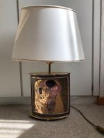 Lampe mit Porzellan-Malerei von Klimt «der Kuss»