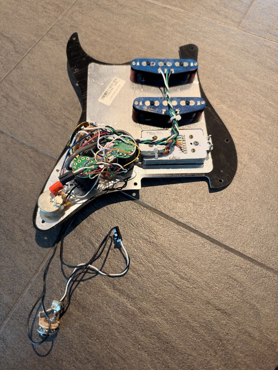 Strumenti musicali: Fender Loaded HSS Pickguard – Usato da Neuenkirch venduto da Flackmataz 1