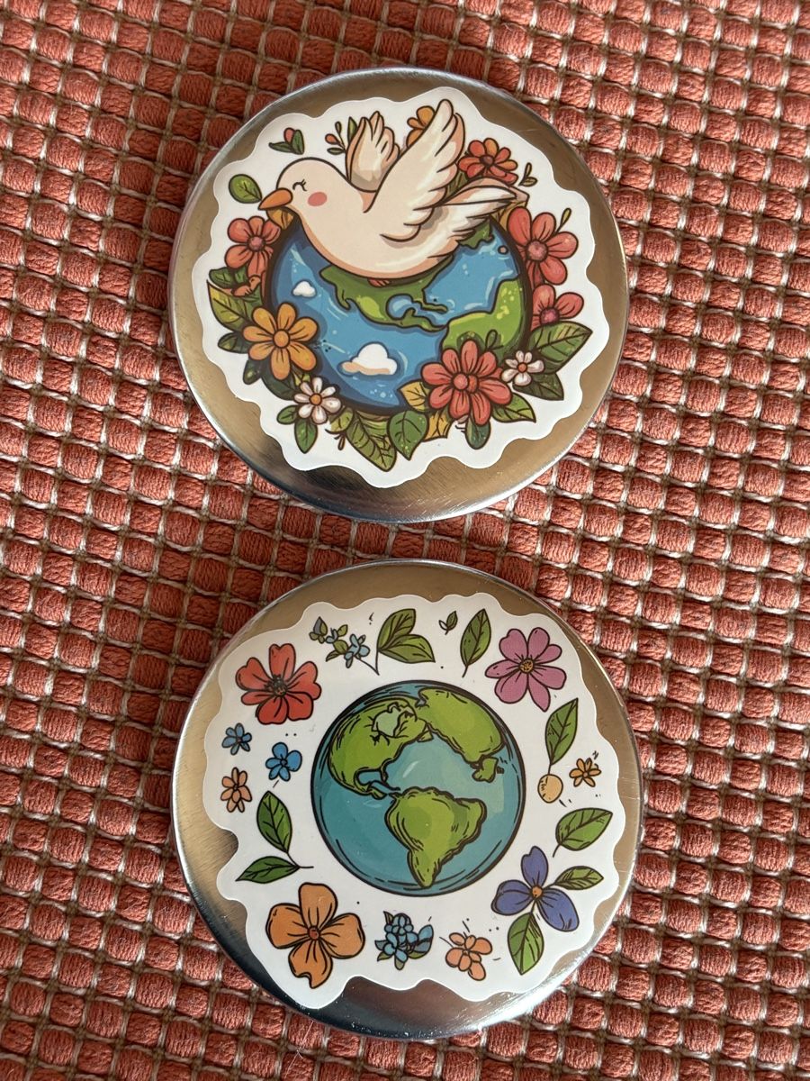 Broschen & Nadeln: Frieden Brosche / Peace Button 2er Set – Neu (gemäss Beschreibung) aus Rümlang von BoutiqueMonique16