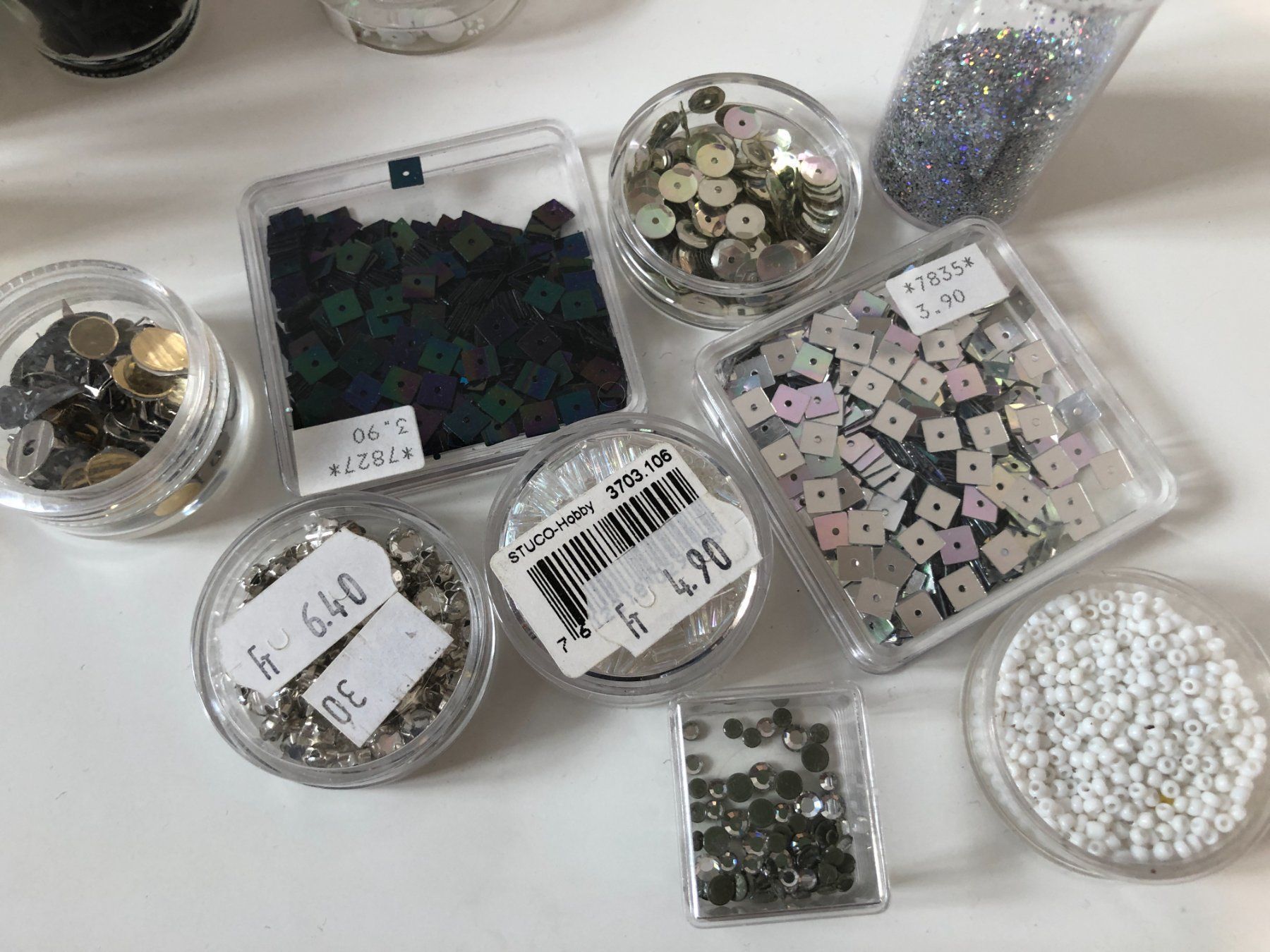 Perle (finte): SILVER Pailletten Perlen Strass Glitter – Usato da Zürich venduto da its-love 4