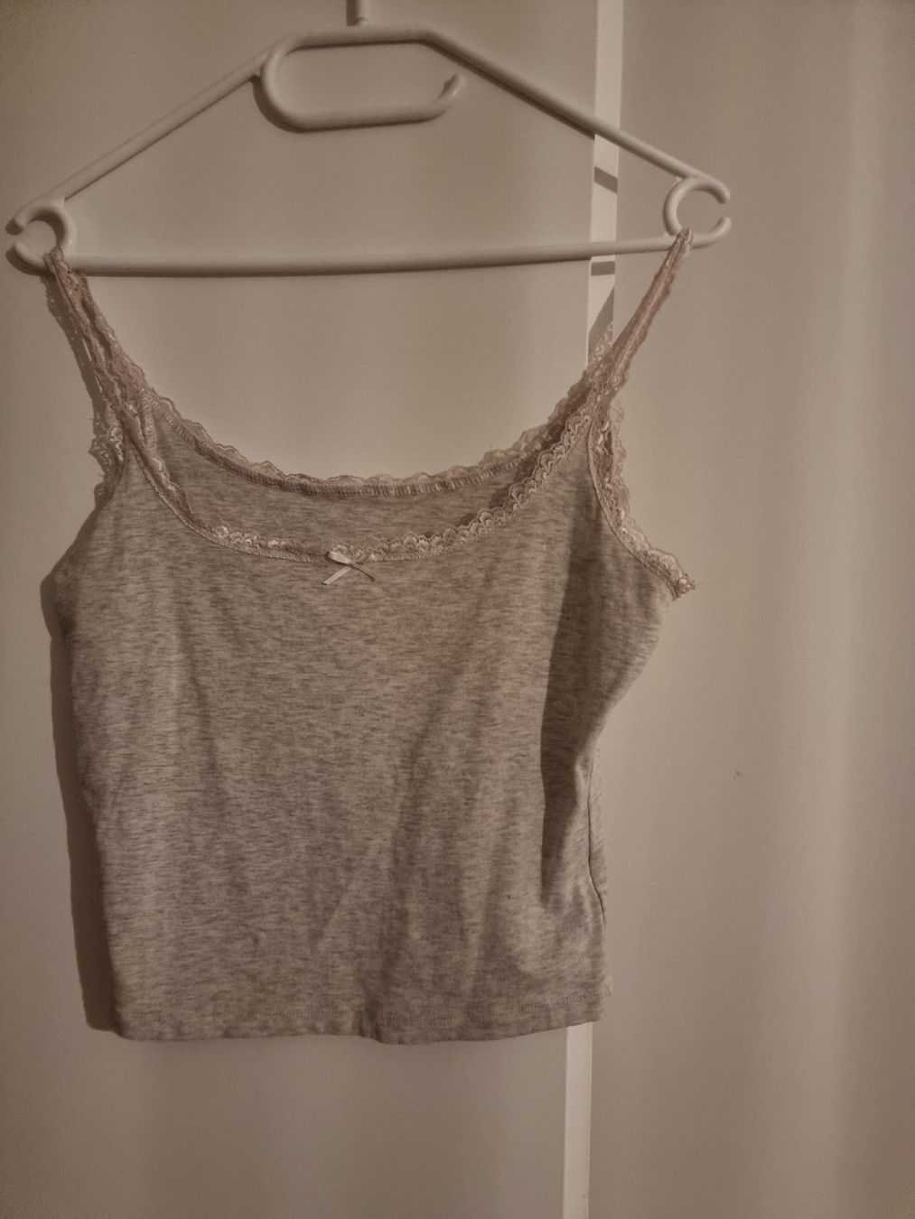 Top: Sommer Top mit Spitze, Grau – Nuovo (secondo la descrizione) da Altstätten SG venduto da melii._.98