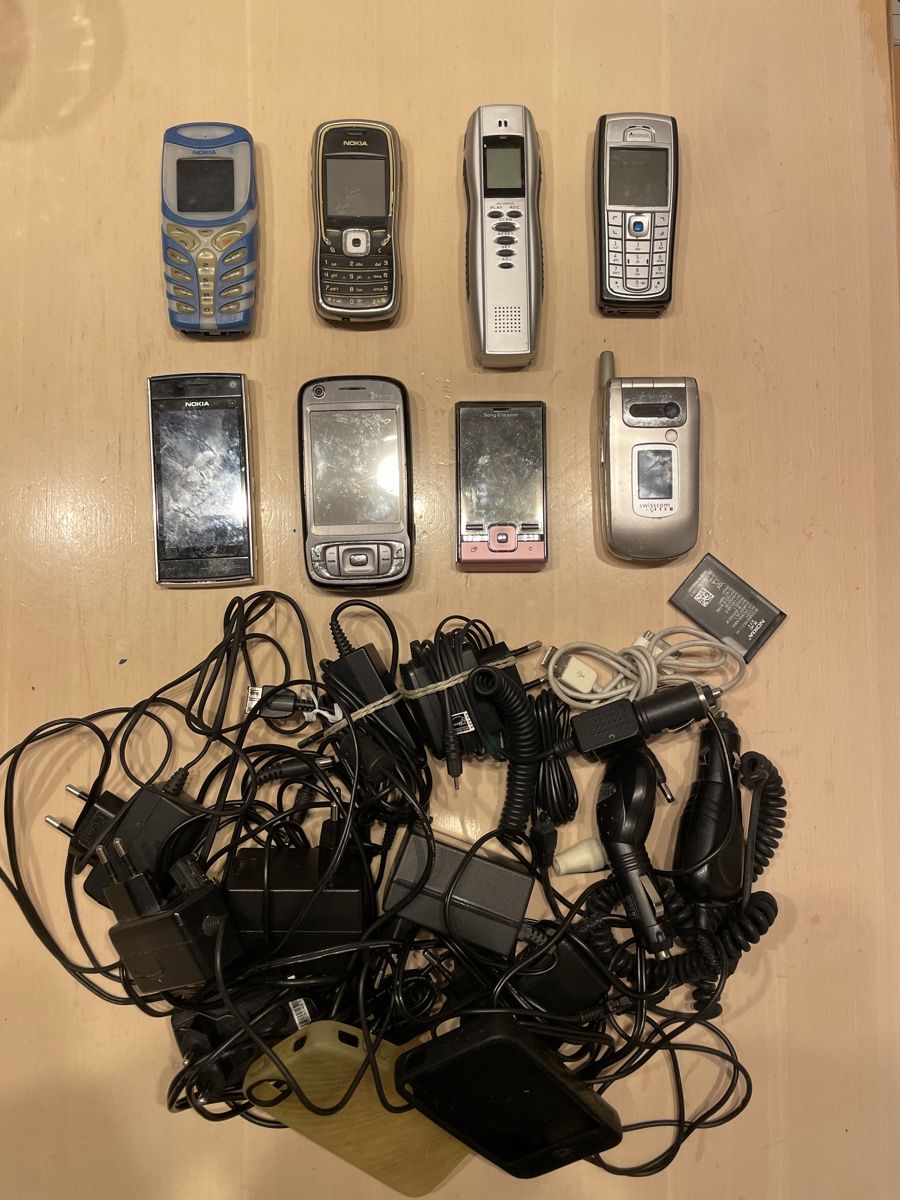 Handys / Smartphones: Alte Handys ab 1.- Defekt – Defekt aus Mollis von
