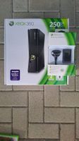 XBOX 360 mit Controller, Spielen und Play Charge Kit