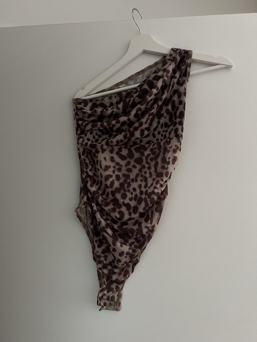 Camicette: One-Shoulder Leo Print Grösse S  – Usato da Wettingen venduto da Jaaani
