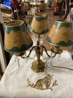 Vintage Tischlampe/Lampe mit Schirm und Kristallen. 53