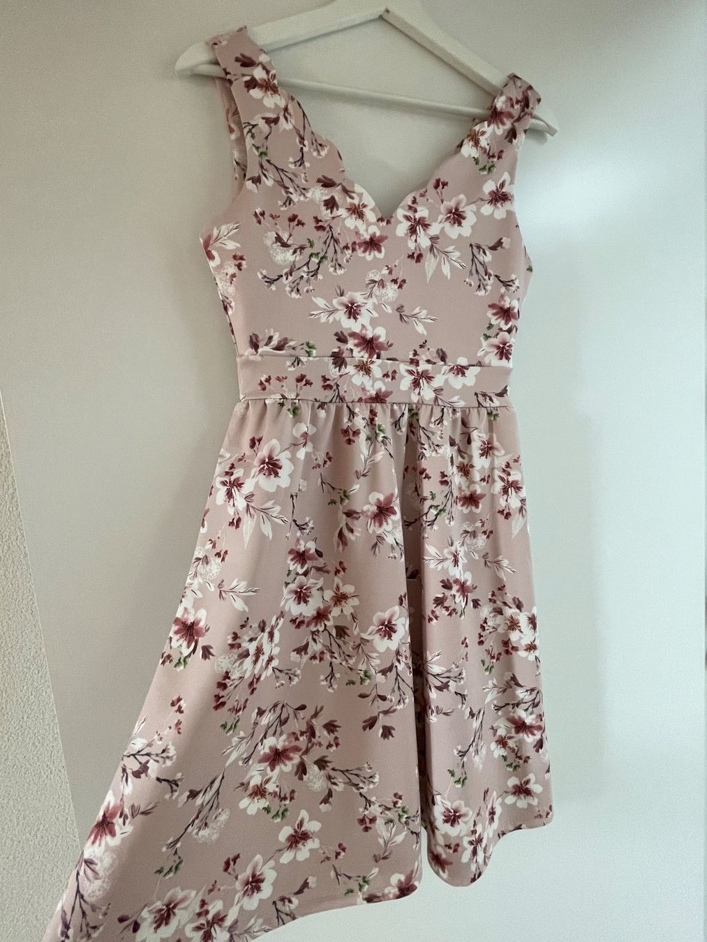 Kleider: Sommerkleid rosa geblümt, Grösse S – Neu (gemäss Beschreibung) aus Nidau von sve_2thh