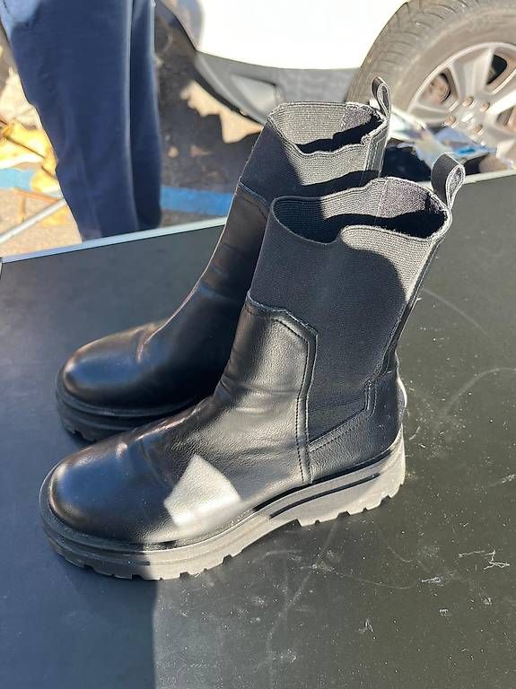 Stradivarius Scarpe da donna: Bottes femme Stradivarius – Usato da Saxon venduto da Nzo