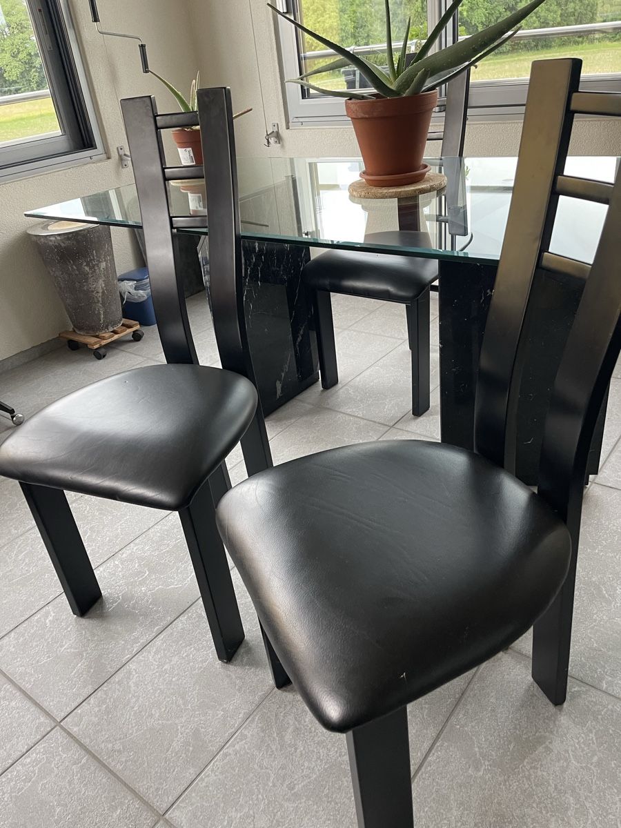 Set de table et chaises: Tisch plus 4 Stühle – D'occasion à Rupperswil par Meditta 3