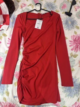 Abito rosso Bershka taglia L, nuovo con etichetta! 47