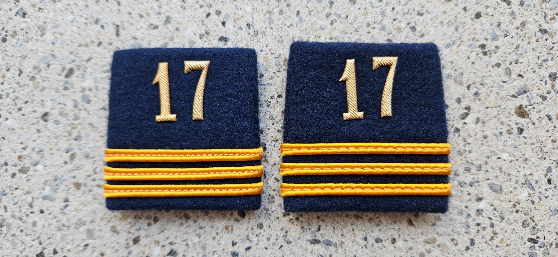 Schweizer Armee Uniformi: *** Hauptmann Patten Fallschirmaufklärer 17 *** – Nuovo e nell'imballaggio originale da Riedholz venduto da fr_sIruP