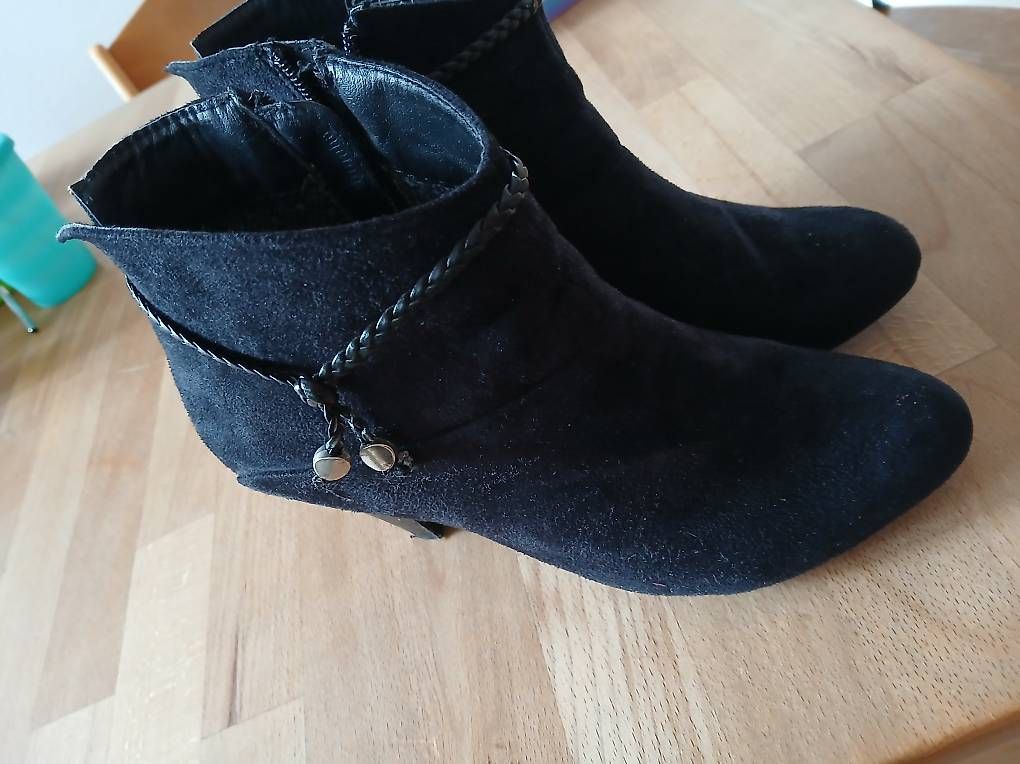 Scarpe da donna: Stiefeletten 37 – Usato da Rothenthurm venduto da Meitli18