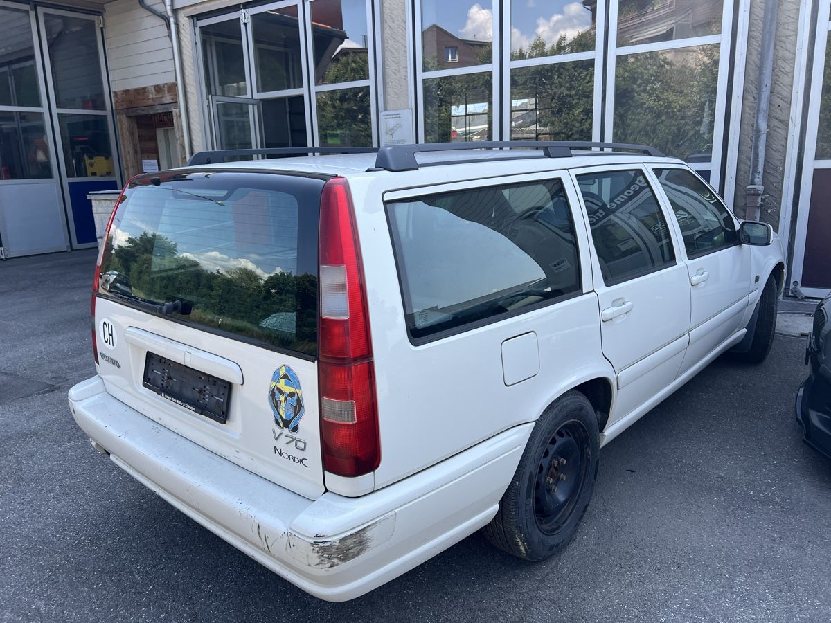 Volvo Automobili: Volvo V70 2.5  10V Kombi – Usato da Steffisburg venduto da Grobacar0 3