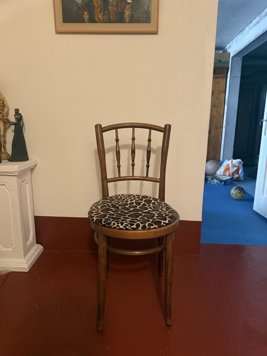Sedie: 3 Hocker mit Tiermusterbezug Holzgestell gebraucht – Usato da Gümligen venduto da Alice777 1