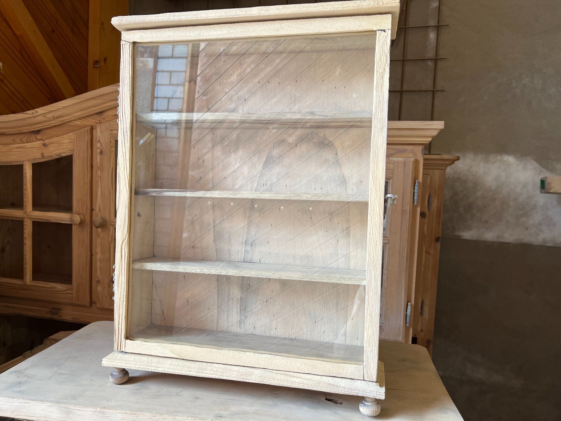 Vitrinen: ART 1119-J Petite étagère vitrine sablé – Gebraucht aus Pont-La-Ville von BCMGLEAL