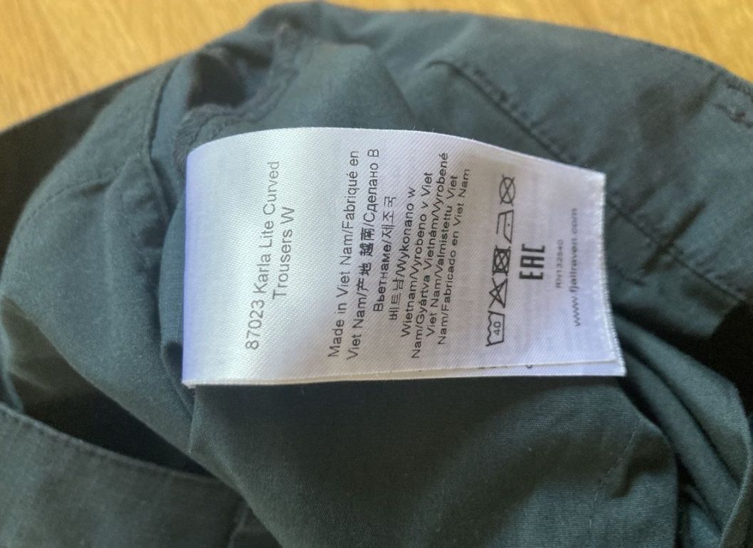Fjällräven Pantaloni: Fjällräven Karla Lite Wanderhose, Grösse 36 navy – Usato da Steinhausen venduto da mel_8hrx 9