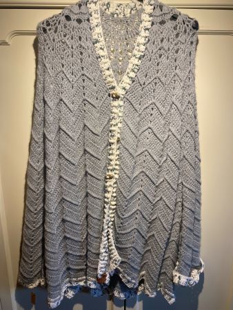 STRICKJACKE-BLAU-WEISS,HANDGEMACHT