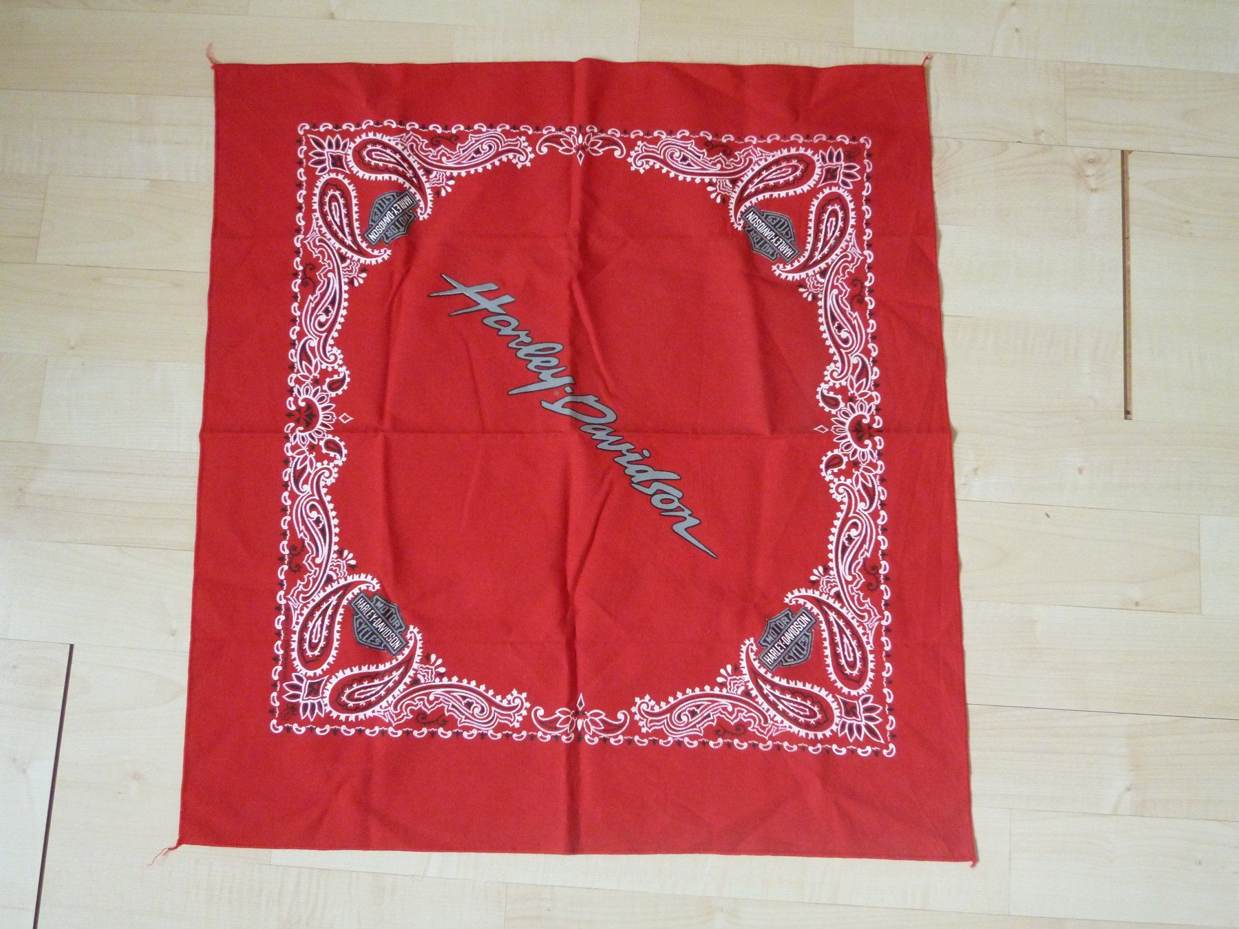 Foulard & Sciarpe: rotes Harley Davidson Tuch  von Amerika – Usato da Dättlikon venduto da Mamakuga