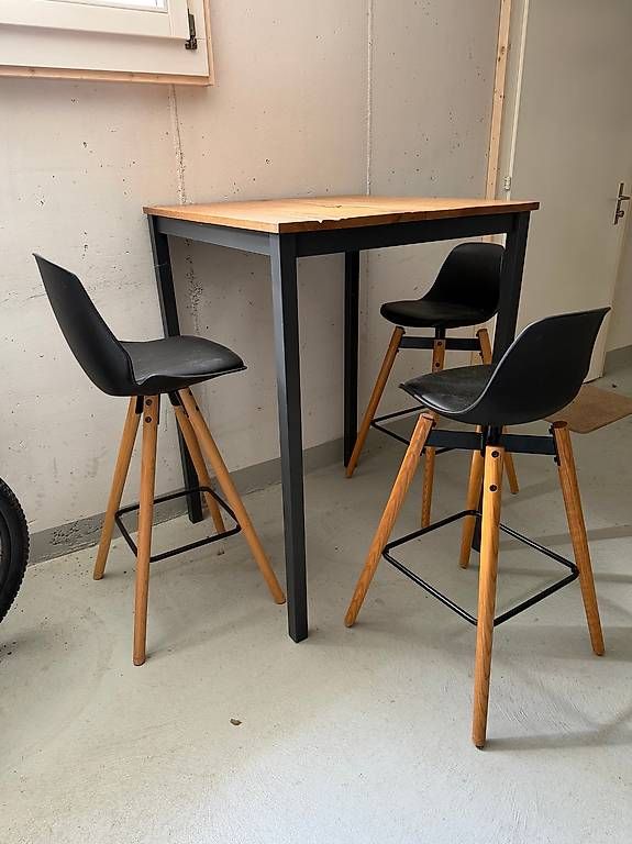 Tables: Hochtisch mit 3 Hocker – D'occasion à Niederuzwil par Smc660