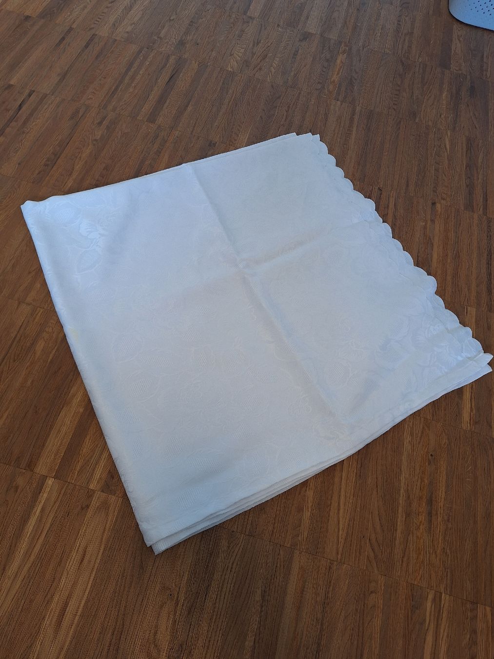 Coperte: Tischtuch, Weiss mit Rosenmuster, 155x260cm – Usato da Regensdorf venduto da Schmim 1