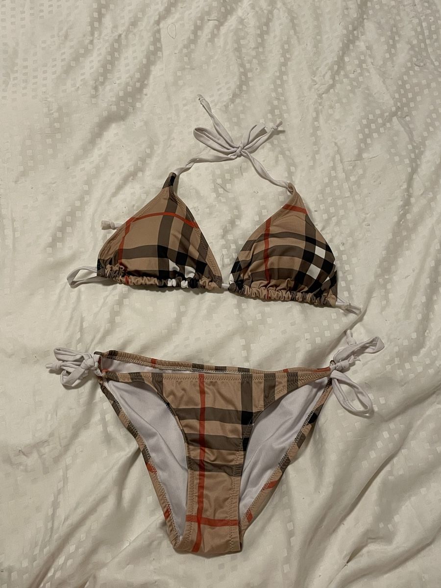 Burberry Maillots de bain & Bikinis: Burberry ähnlich Bikini S  – D'occasion à St. Gallen par web_r57v