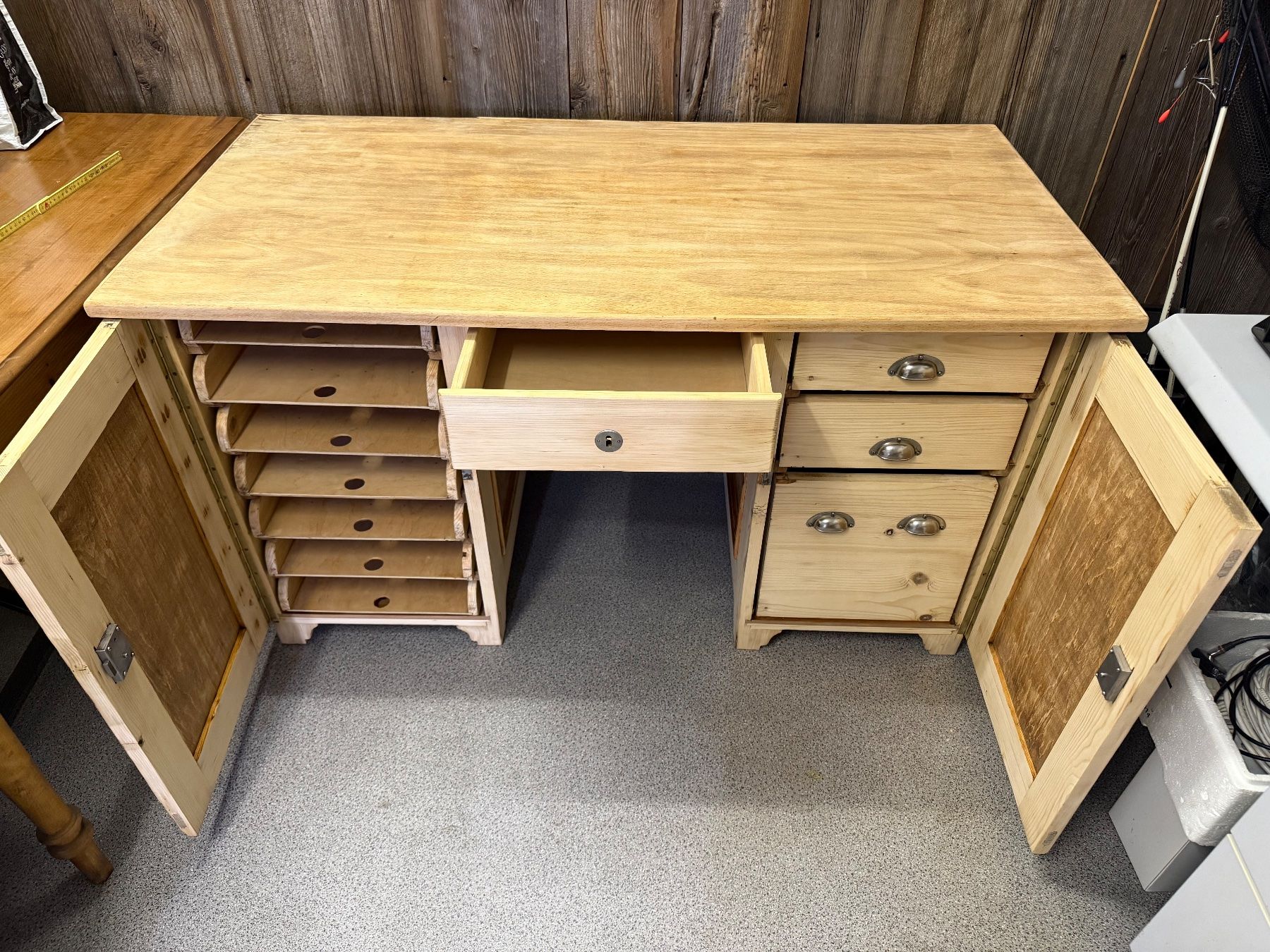 Bureaux: Schreibtisch  frisch geschliffen – D'occasion à Altendorf par Elenaneagu22 4